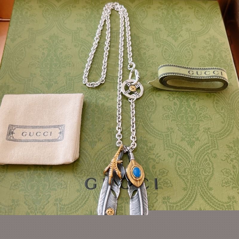 G*u*i necklaces